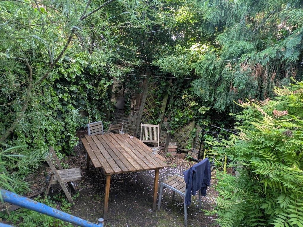 Property photo 2 of 15 Private Lush Green Garden With Dining Area...