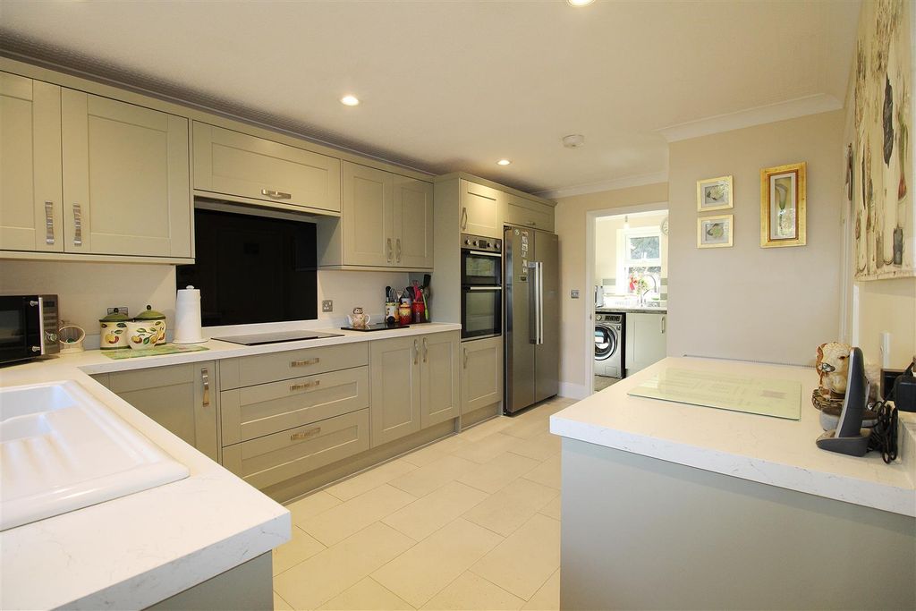 Property photo 2 of 17 Kitchen