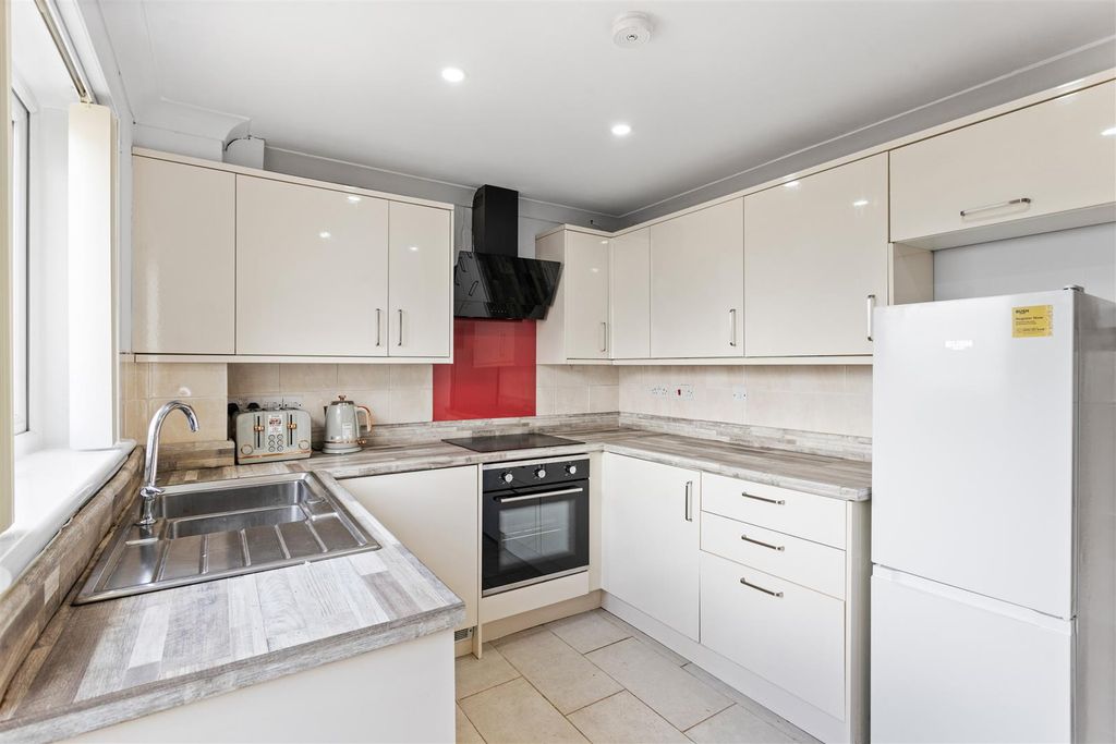 Property photo 3 of 32 65 Polkemmet Road 10.Jpg