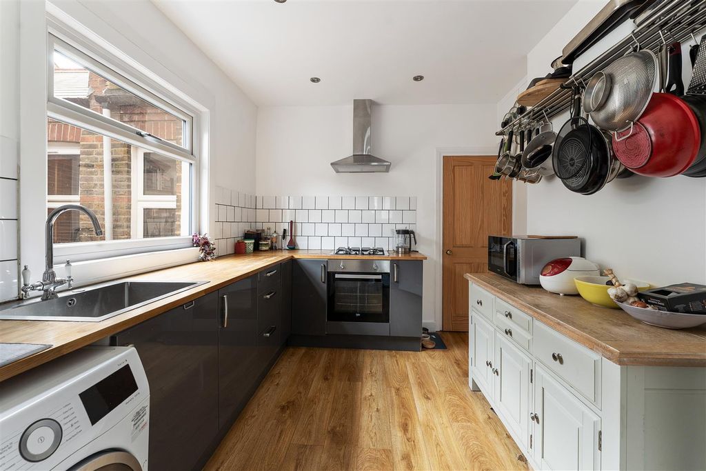 Property photo 3 of 24 Edward Road, E17