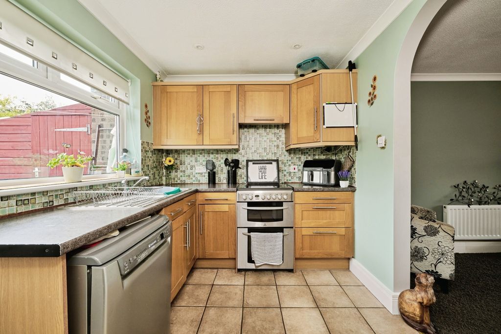 Property photo 2 of 16 Kitchen