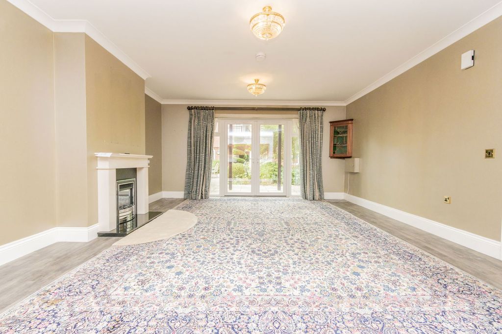 Property photo 3 of 18