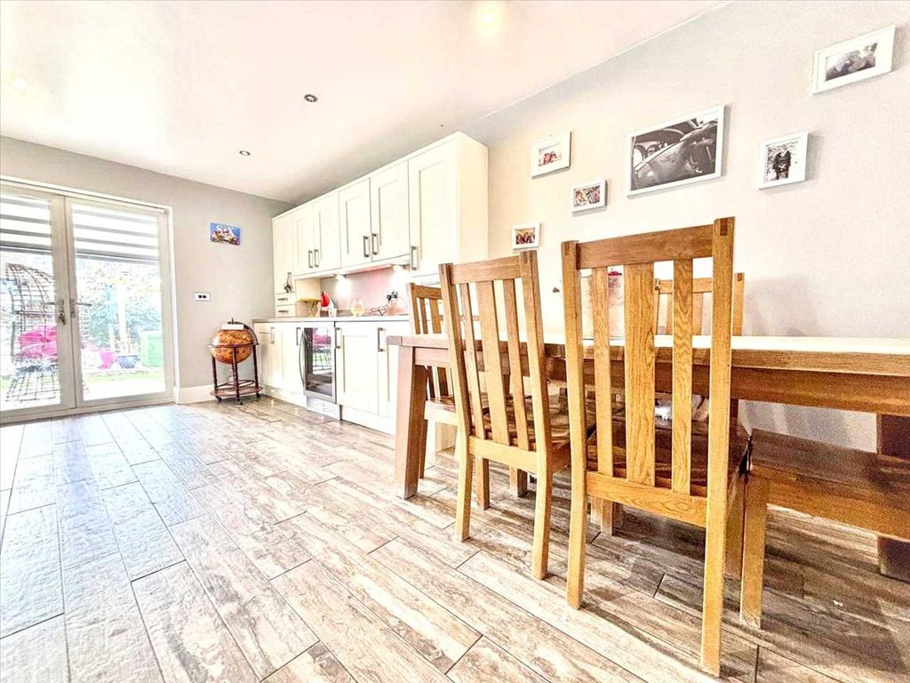 Property photo 3 of 33