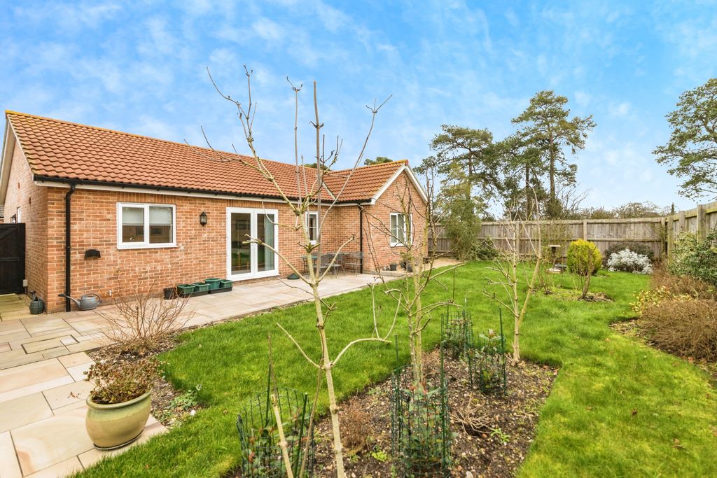 Property photo 2 of 17 Garden