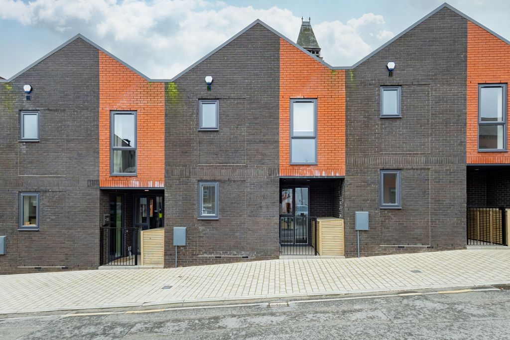 Property photo 1 of 15 3 Bedroom Terraced