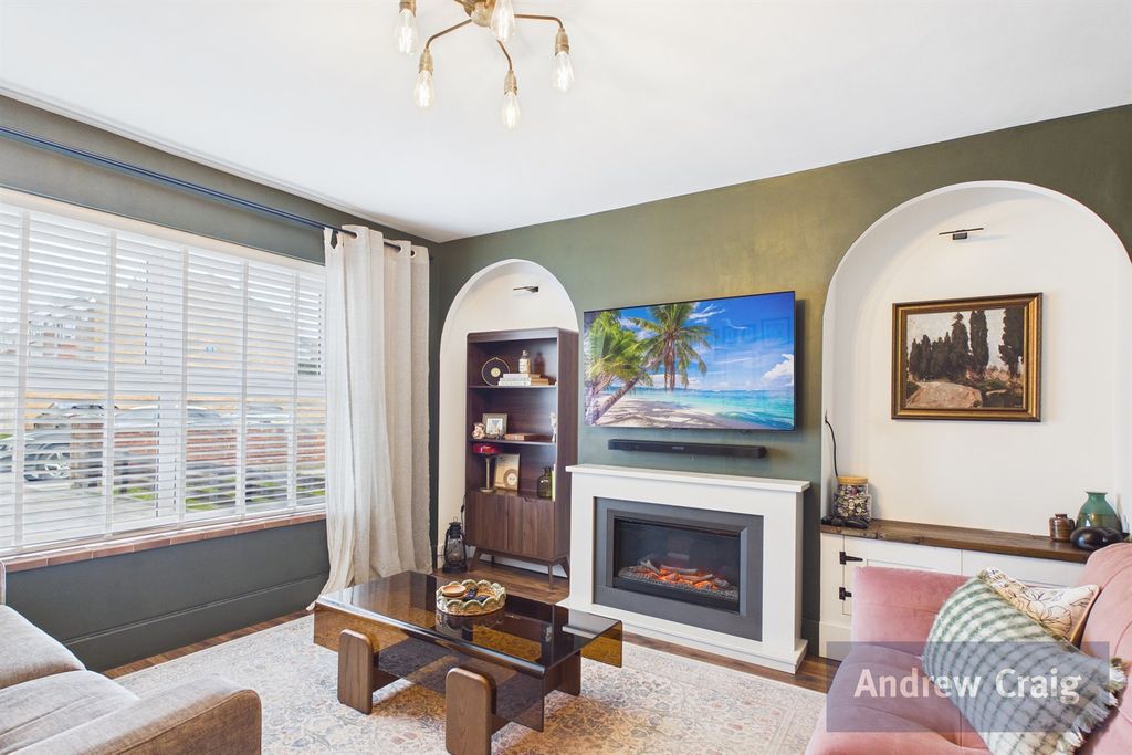 Property photo 2 of 20 Lounge