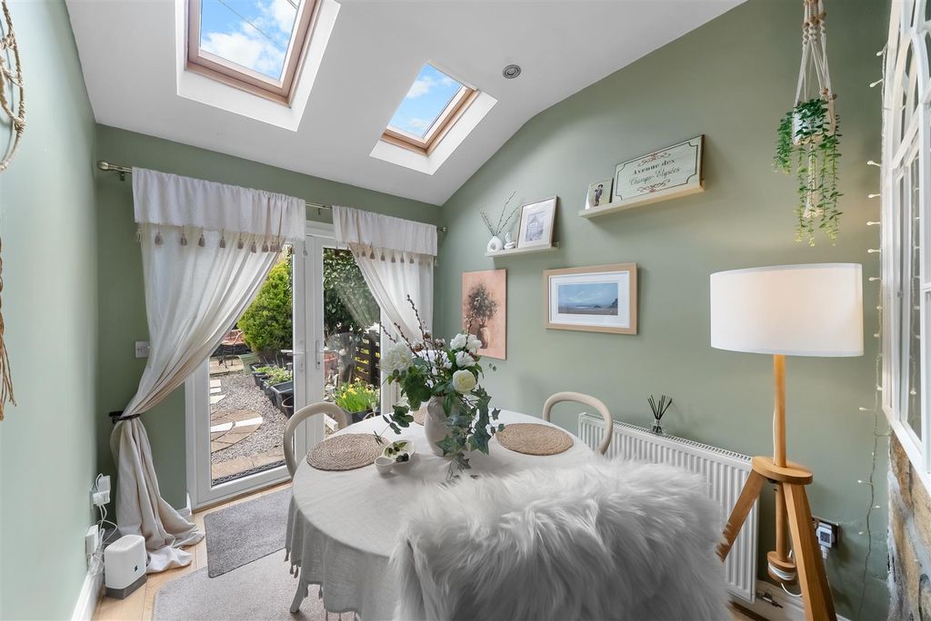 Property photo 3 of 16 Dining Room