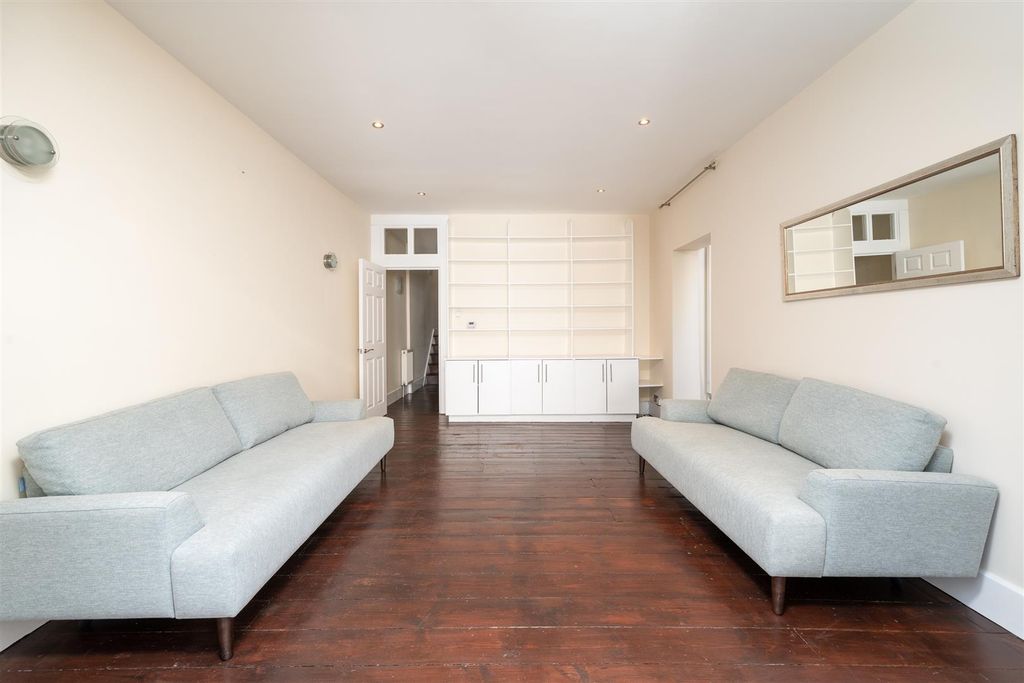 Property photo 3 of 10 Addison Gardens