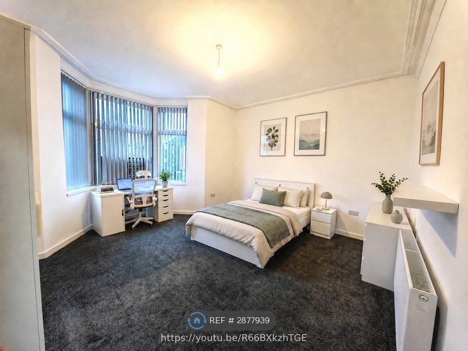 Property photo 2 of 14 Large Double Bedroom 4