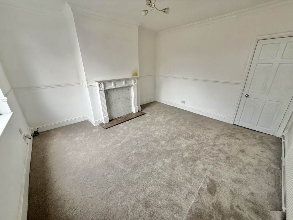 Property photo 3 of 7 Lounge