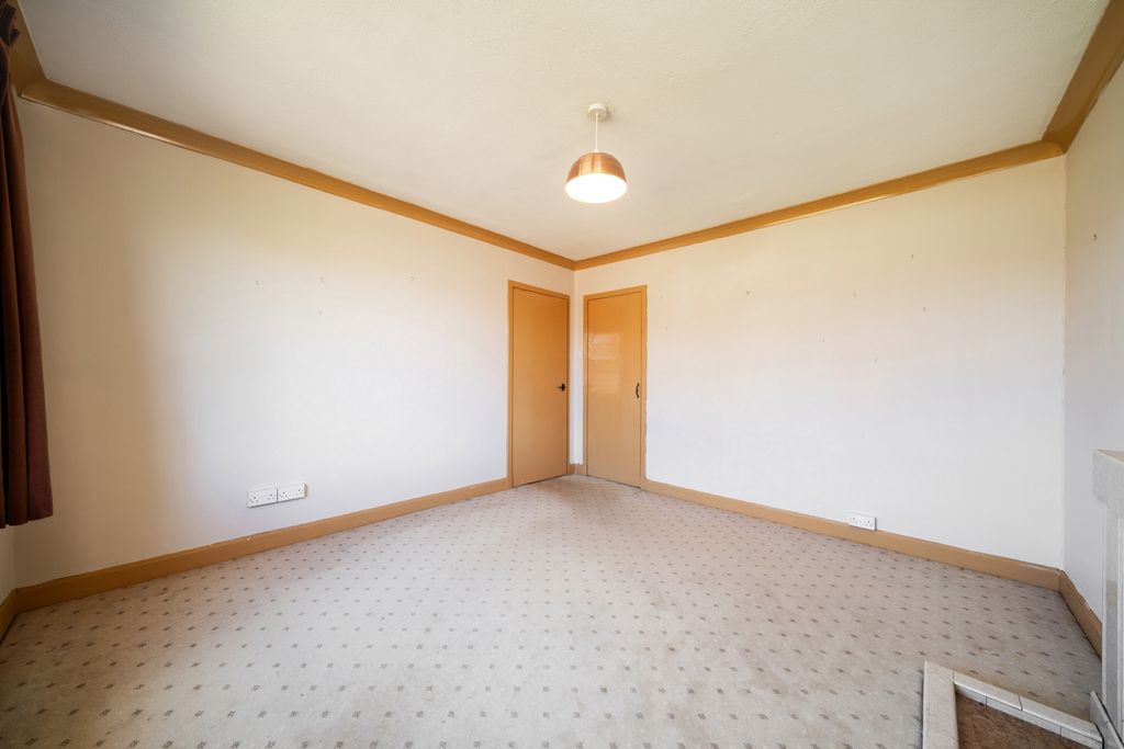 Property photo 3 of 33 Photo 11
