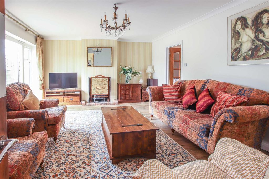 Property photo 2 of 18