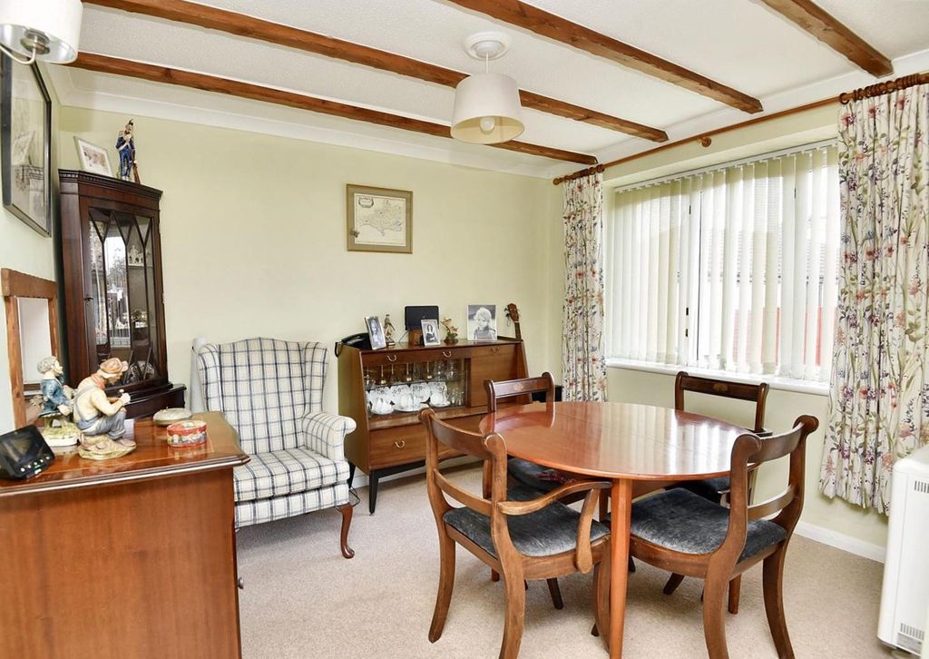 Property photo 3 of 11 Dining Area