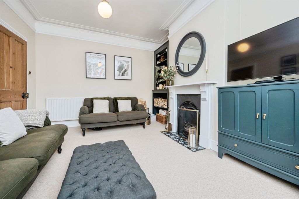 Property photo 3 of 17