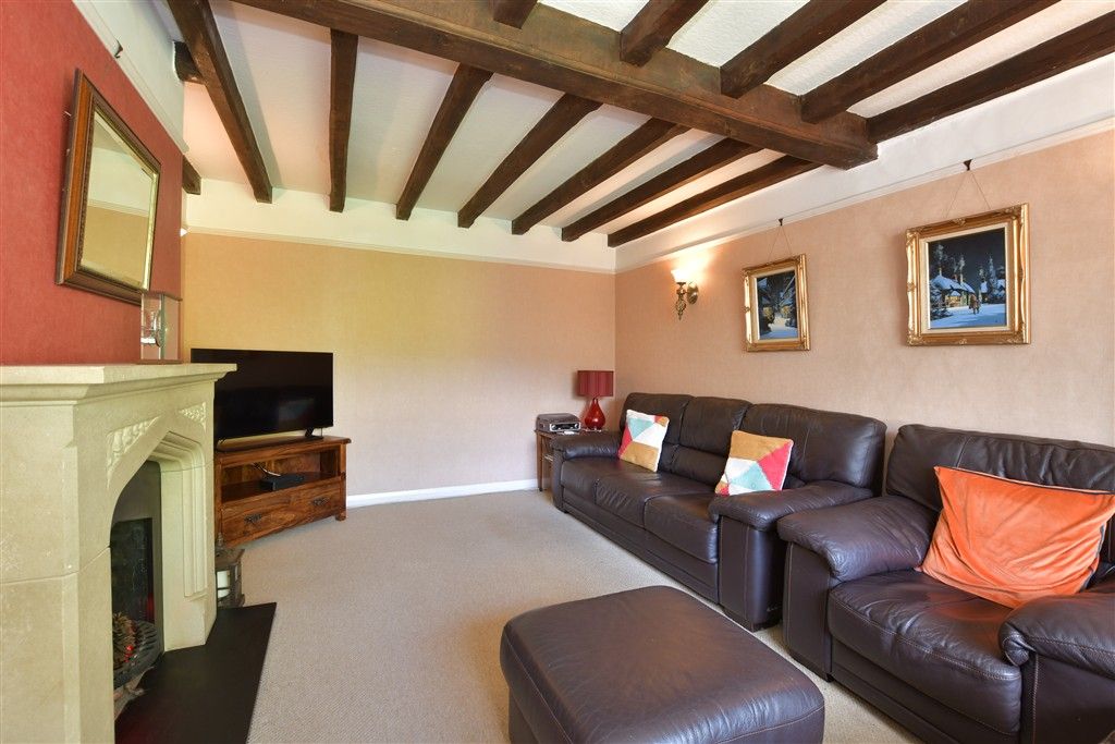 Property photo 3 of 11 Lounge