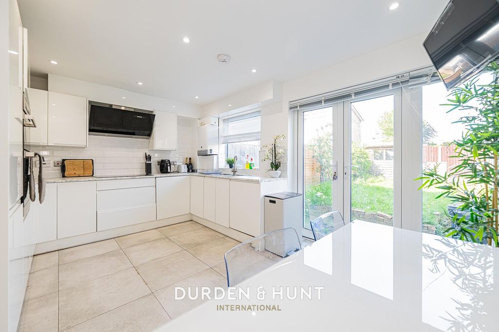 Property photo 3 of 25 Cowdray-19.Jpg