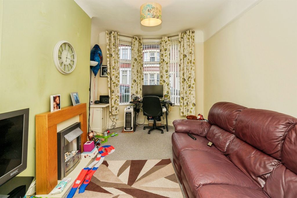 Property photo 2 of 17