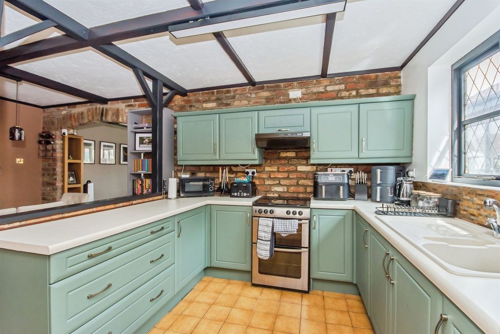 Property photo 2 of 16