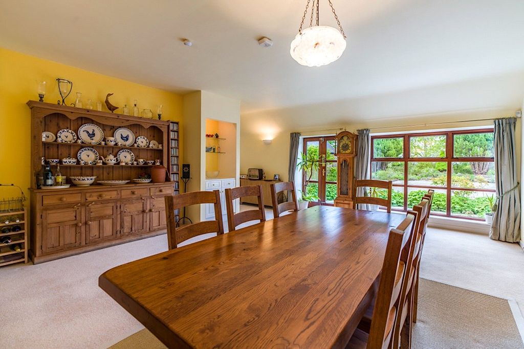 Property photo 2 of 14 Dining Room