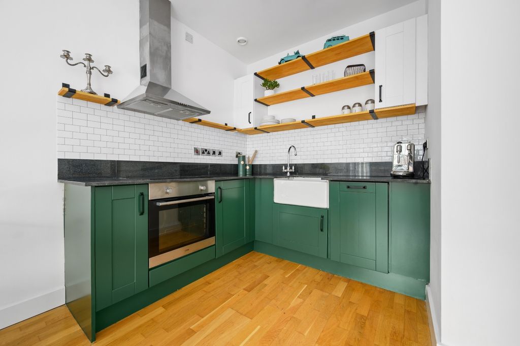 Property photo 3 of 10 Kitchen