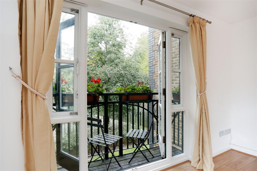 Property photo 2 of 14 Balcony