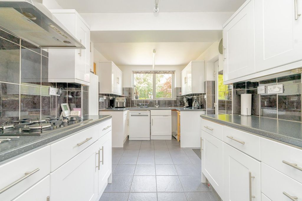 Property photo 3 of 26 Kitchen