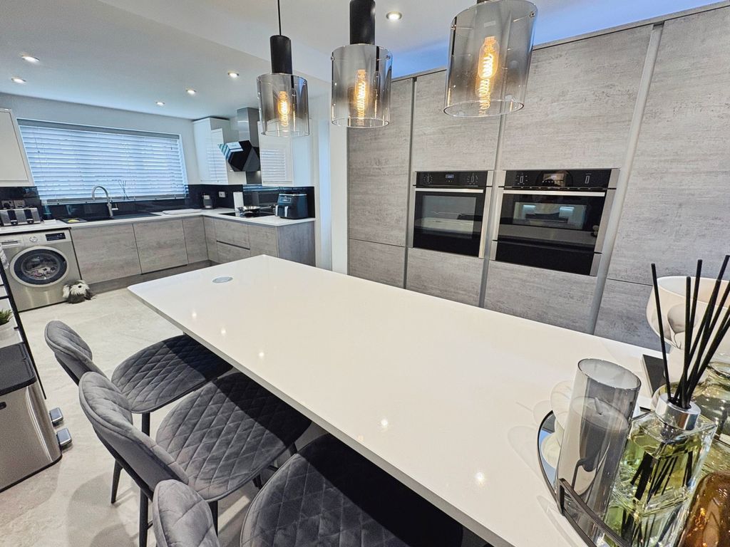 Property photo 2 of 28 Kitchen