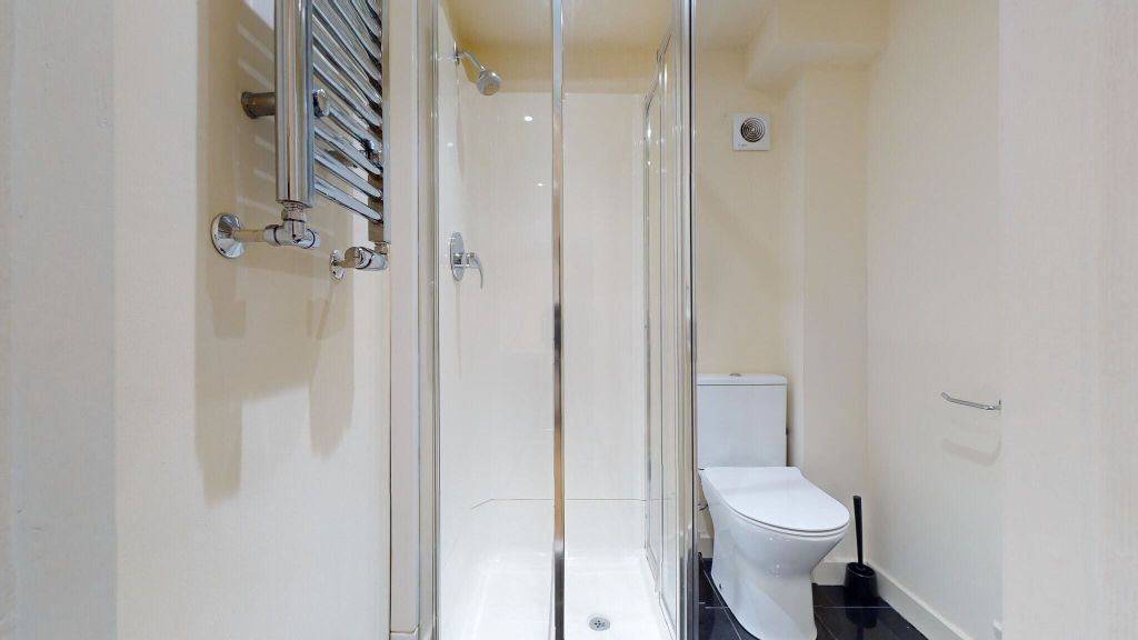 Property photo 3 of 9 Bathroom