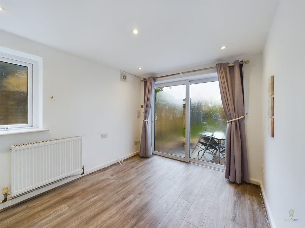 Property photo 2 of 8 Presented By Clinton At Ewemove Bexleyheath And Da