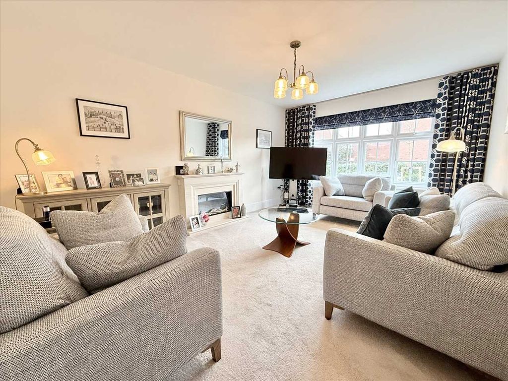 Property photo 3 of 30 Lounge