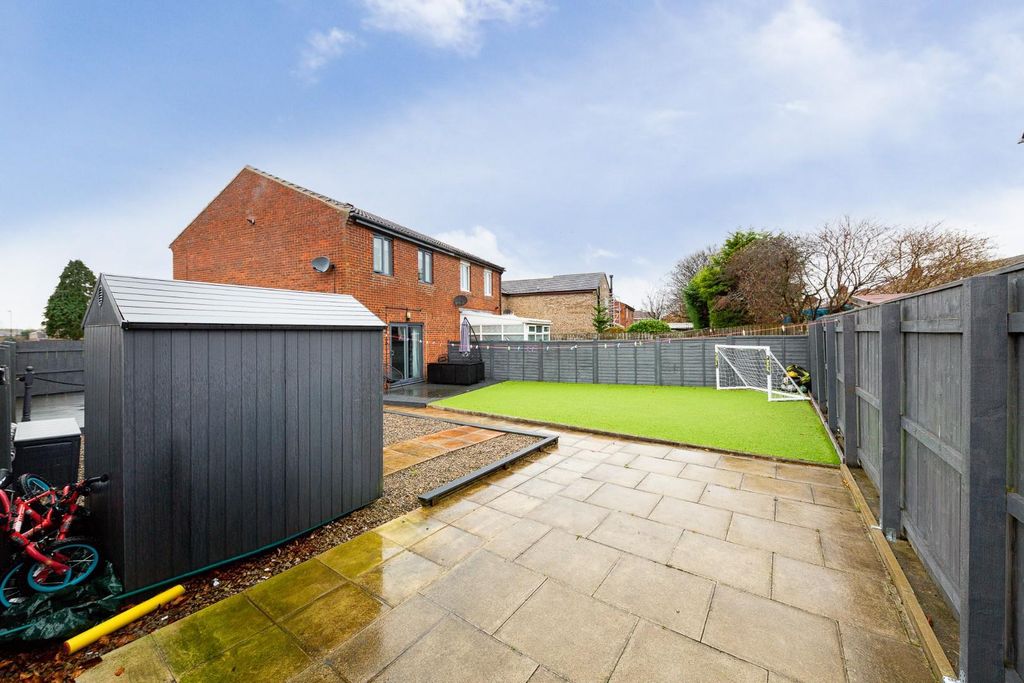 Property photo 2 of 15 Garden.Jpg