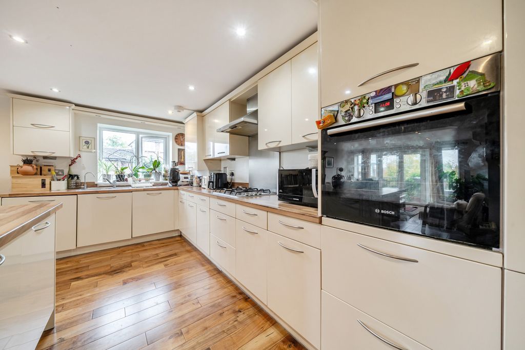 Property photo 3 of 21 Kitchen
