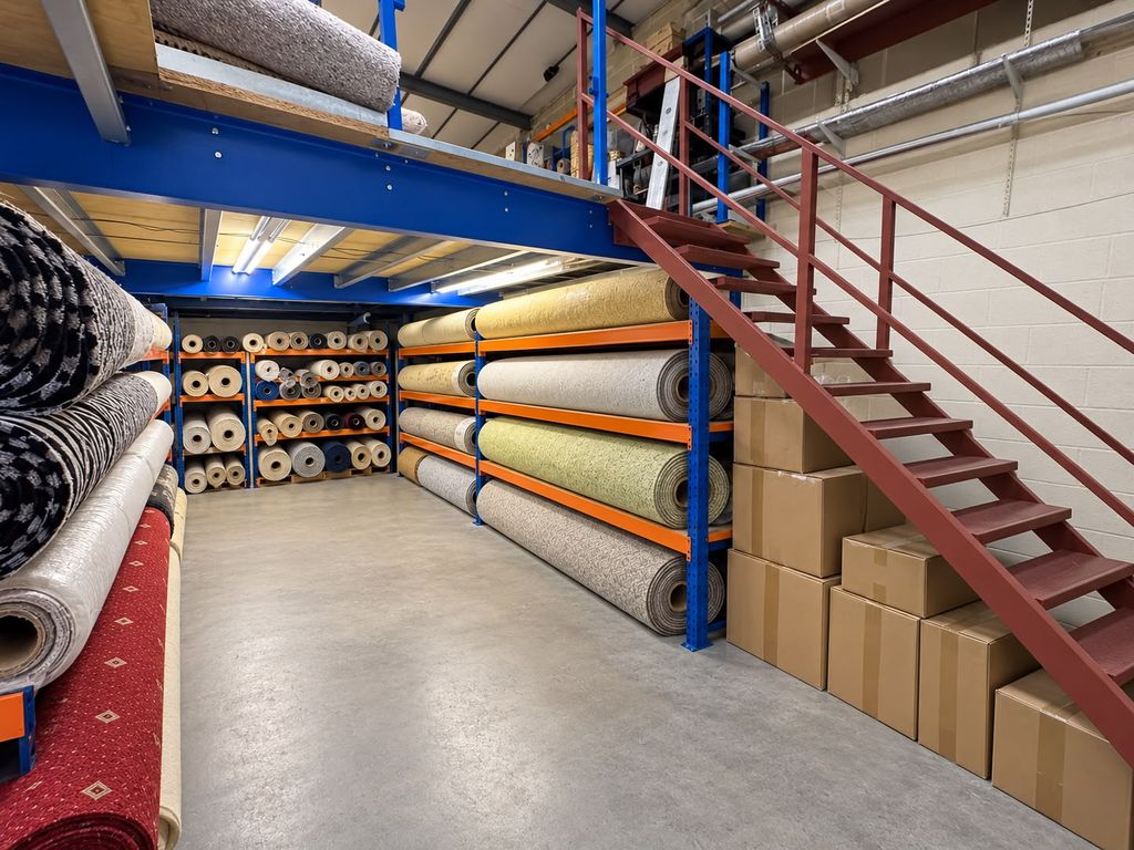 Property photo 1 of 8 Warehouse To Rent