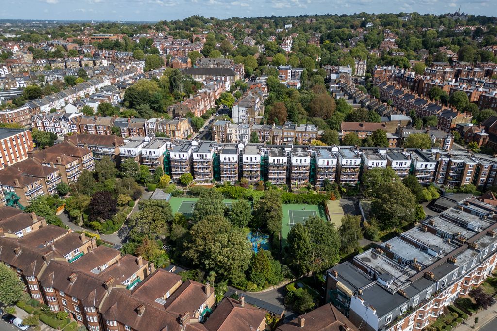 Property photo 1 of 13 Cholmley Gardens