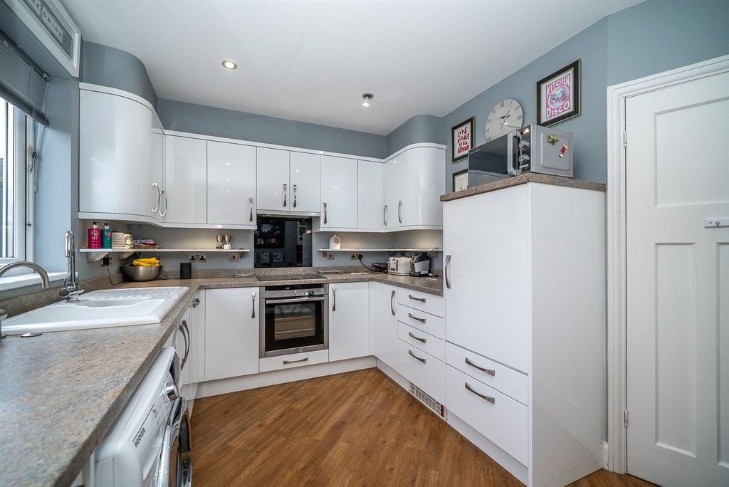 Property photo 3 of 21 Kitchen/Dining Room 3