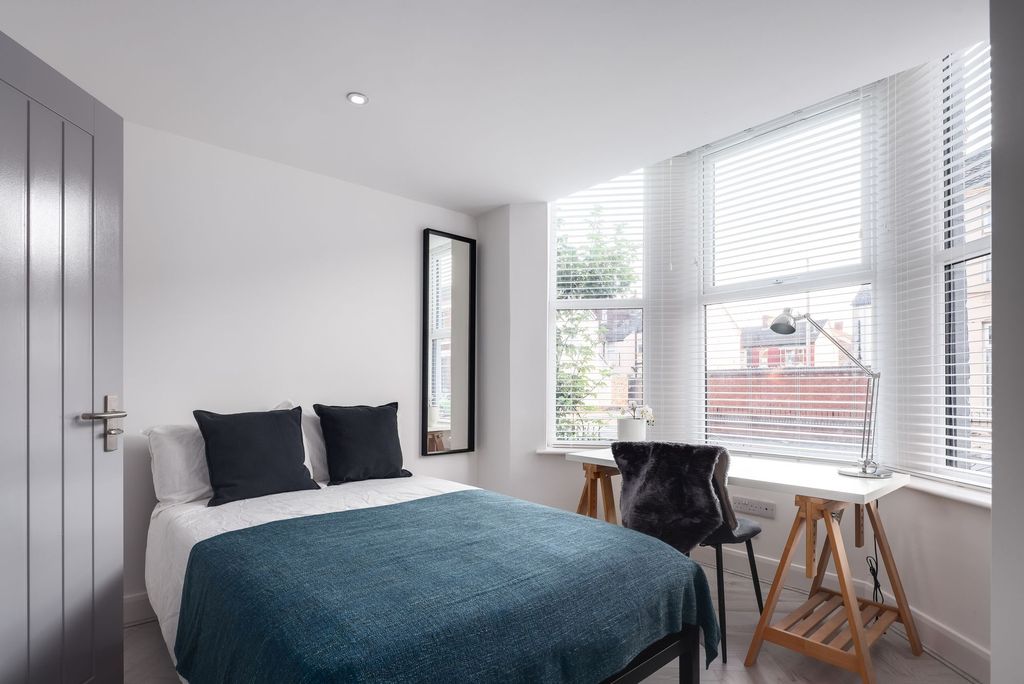 Property photo 1 of 7 Bright And Modern Master Bedroom Featuring A Doubl...