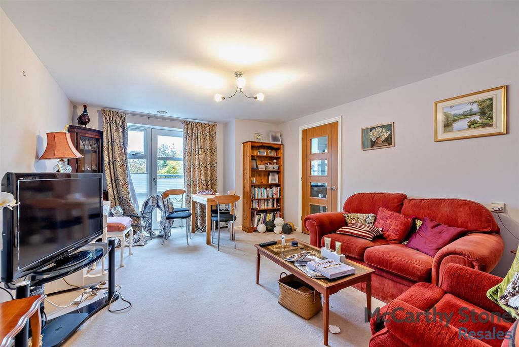 Property photo 2 of 20 8668374-Interior07-800.Jpg