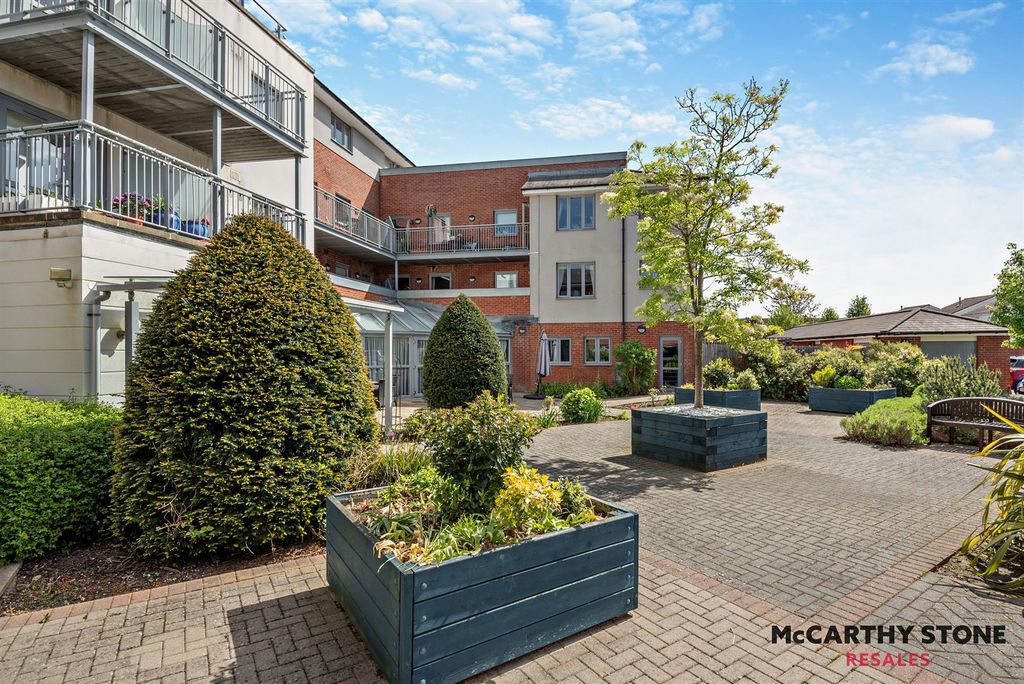 Property photo 1 of 33 8594179-Exterior04-800.Jpg