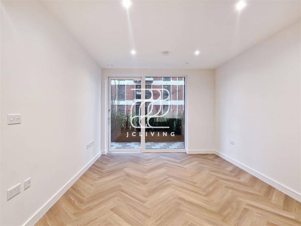 Property photo 2 of 16 Se07006 (5).Jpg