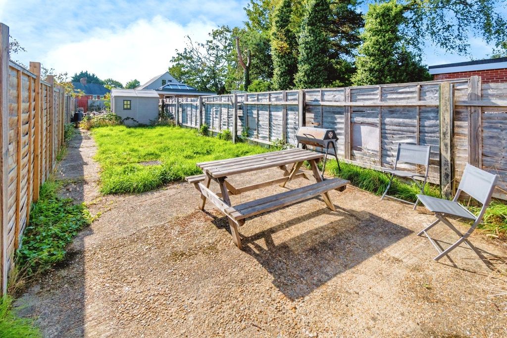 Property photo 2 of 15 Picture No. 12