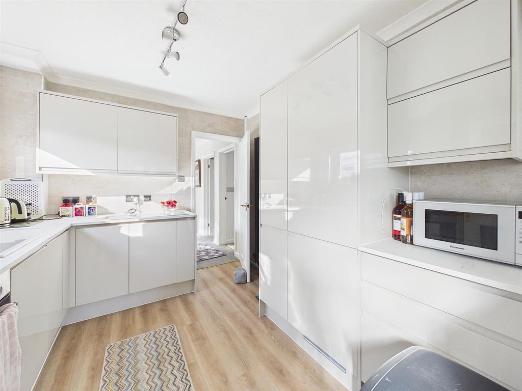 Property photo 2 of 19 Cam04118G0-Pr0034-Still011.Jpg