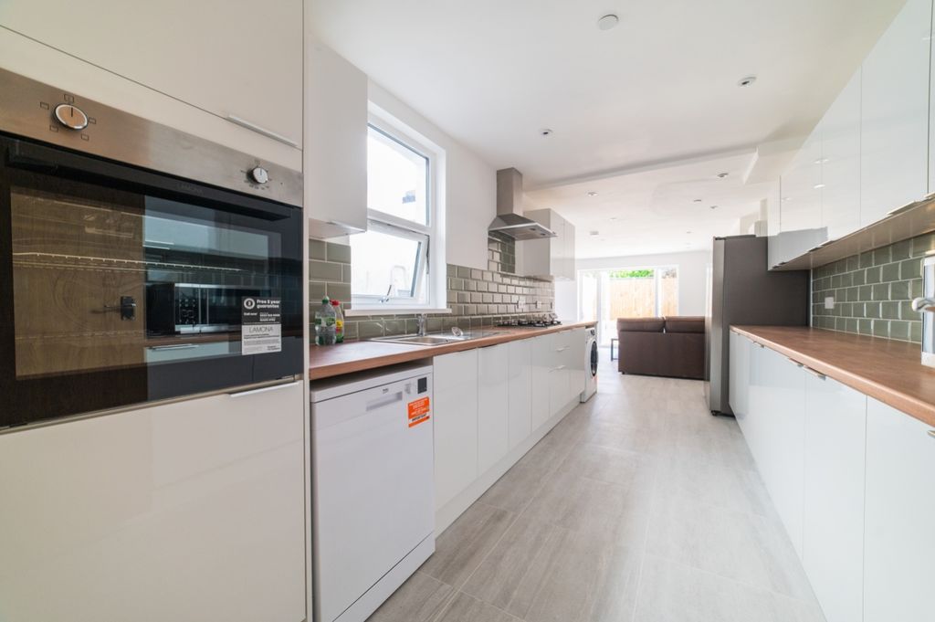 Property photo 2 of 9 Lrg_Call 02920 668585 To Secure Your Viewing _1
