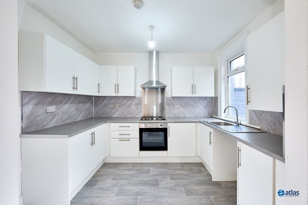 Property photo 3 of 15 Kitchen