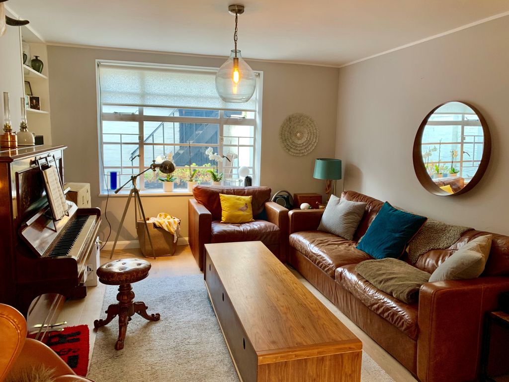 Property photo 1 of 32