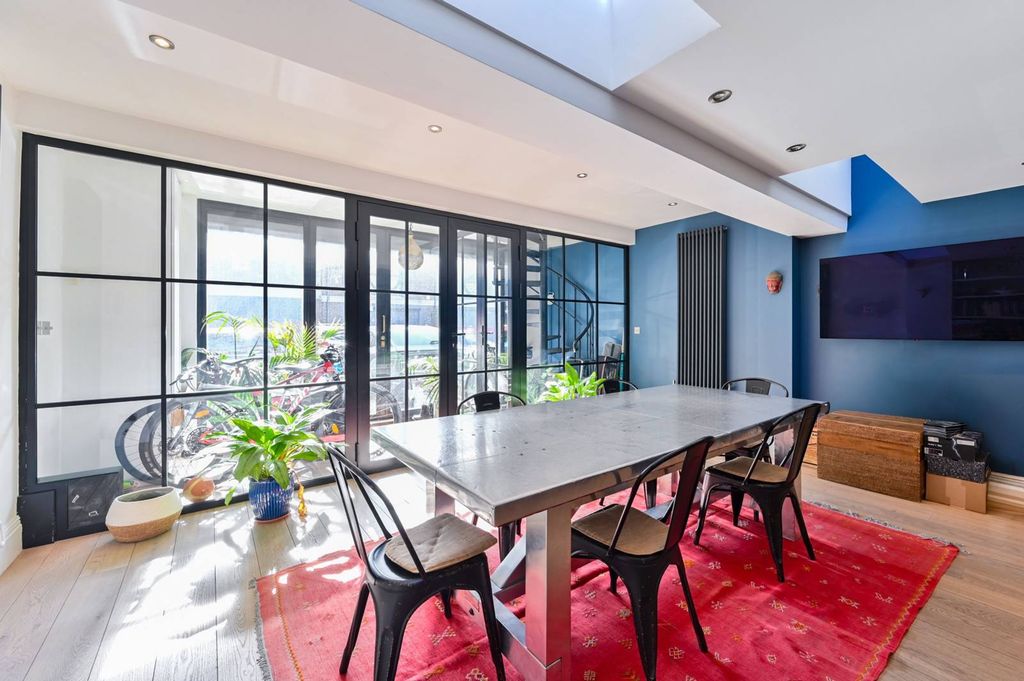 Property photo 3 of 20