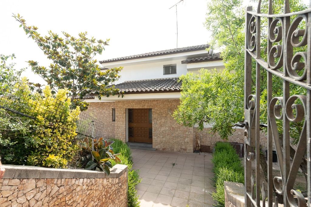 Property photo 2 of 50