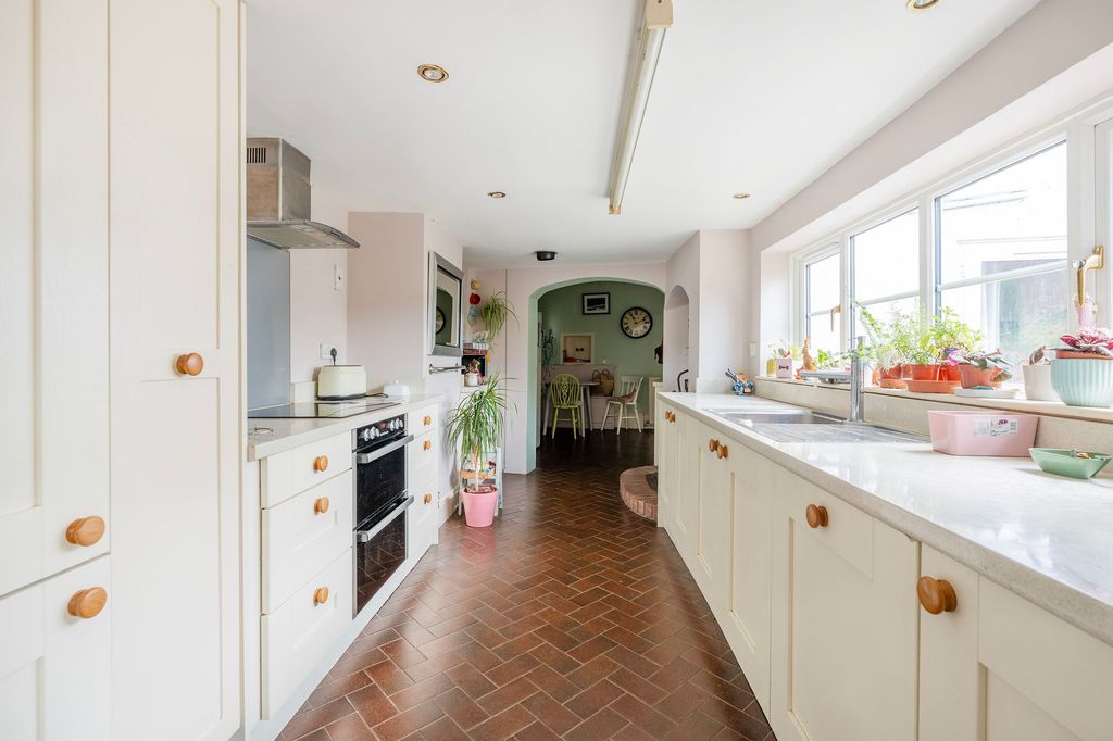 Property photo 2 of 30