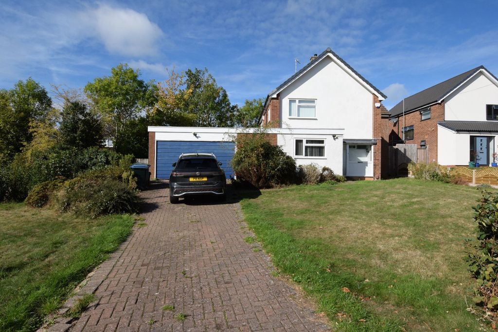 Property photo 1 of 27 Front Garden