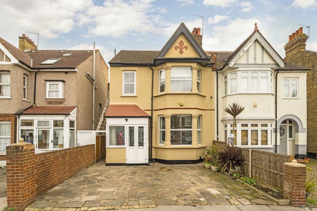 Property photo 1 of 8