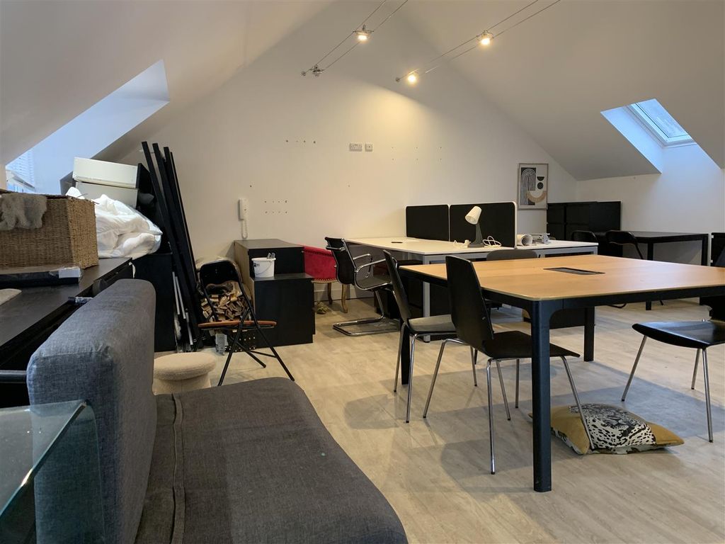 Property photo 3 of 8 Image00010.Jpeg